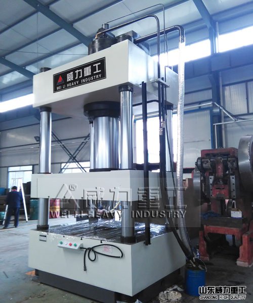 500噸四柱油壓機生產(chǎn)廠家試機